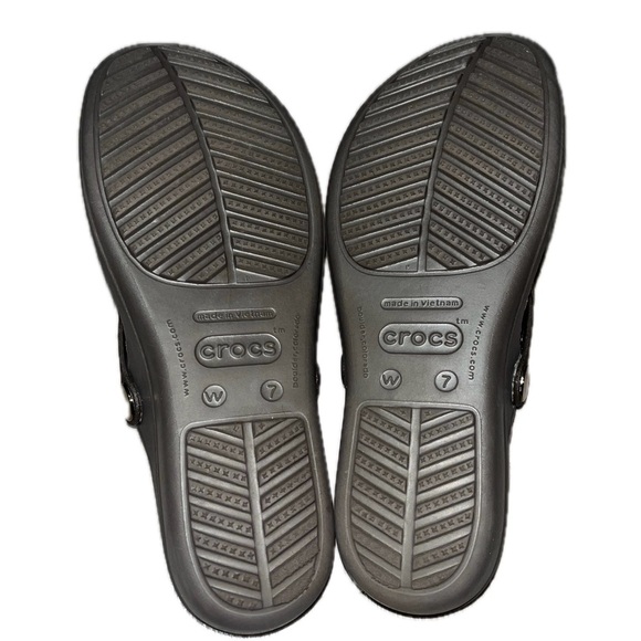 Crocs Sanrah Hammered Circle Wedge Flip Sandal Women's size W7 ESPRESSO/GOLD EUC - Picture 10 of 11